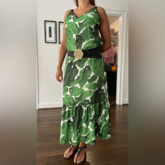 Relax green banana leaves maxi dress. - Picture 2 of 7
